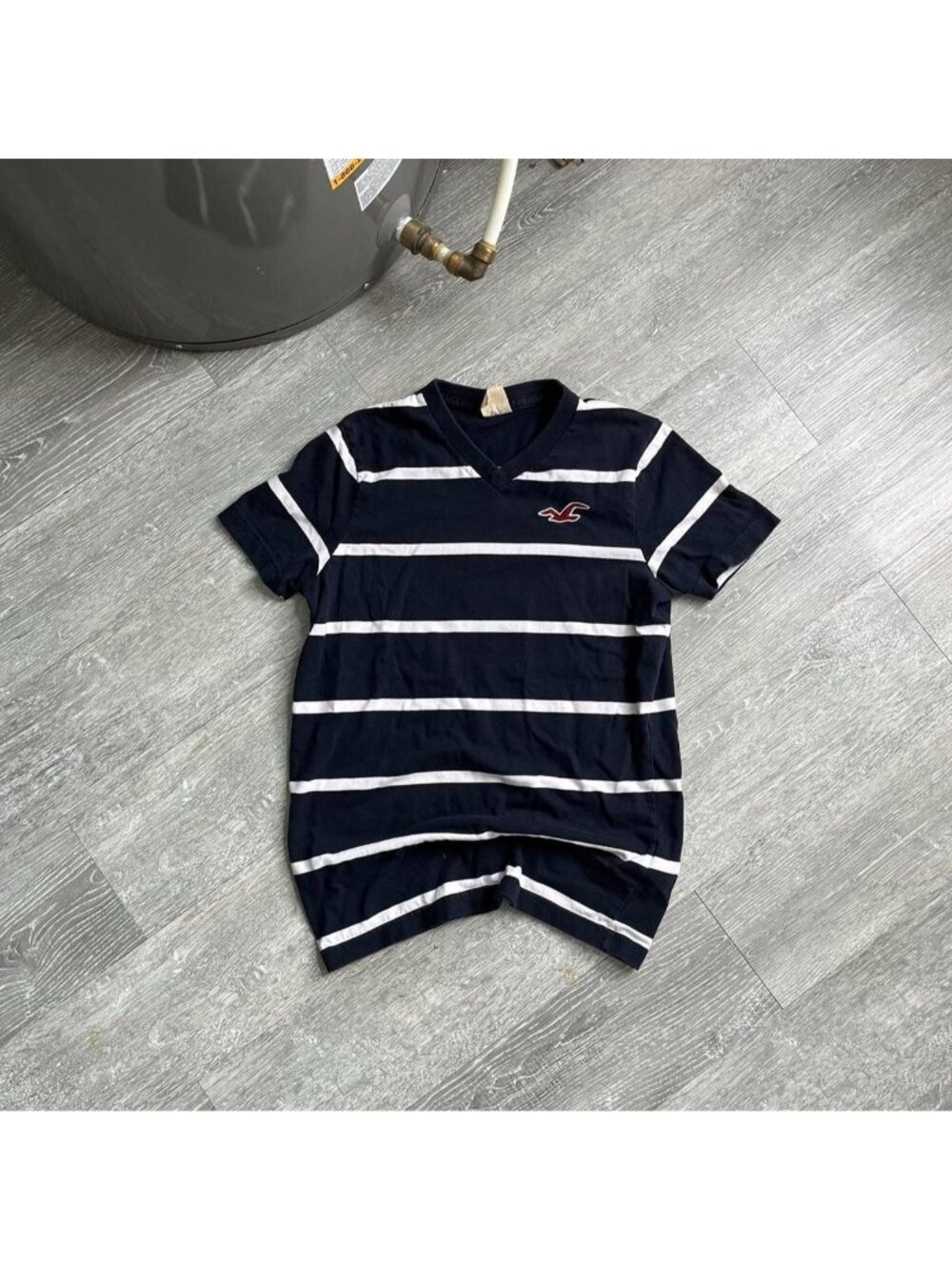 Navy Blue / White / Burgundy Vintage Early 2000’s Hollister V-Neck T-Shirt